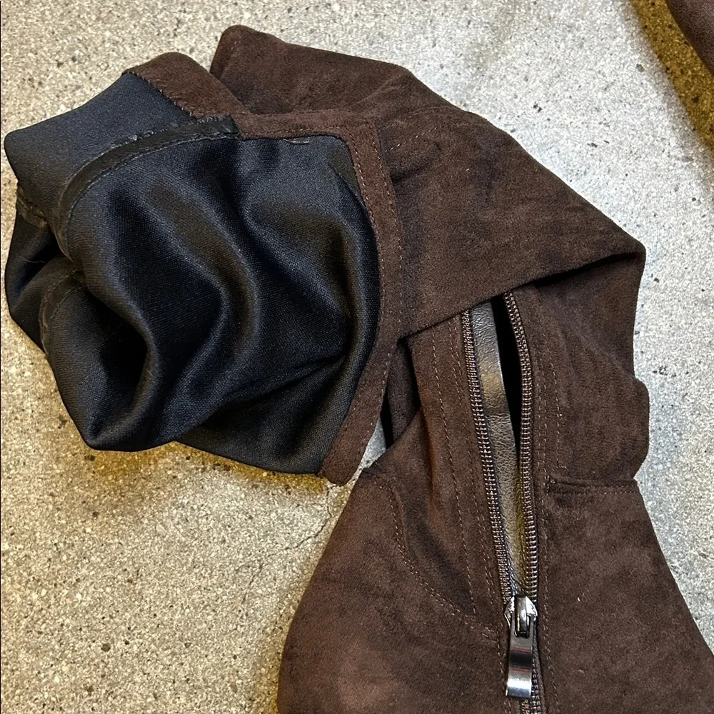 ShoeNTale Brown Suede Knee-High Boots
